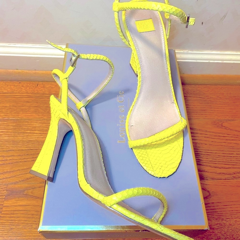 💛Louise et Cie Yellow High-Heeled Sz 9.5 Sandals🌟